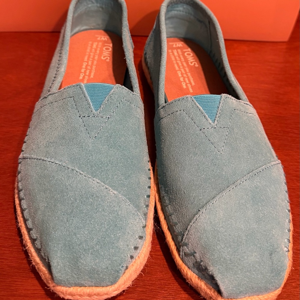 TOMS Women’s Turquoise Suede Loafers